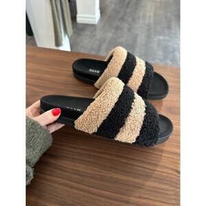 SOLD Roam Fuzzy Prism Slides Size 42(12)